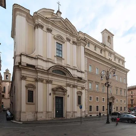 History And Modernity Meet By Fromhometorome Appartamento Roma
